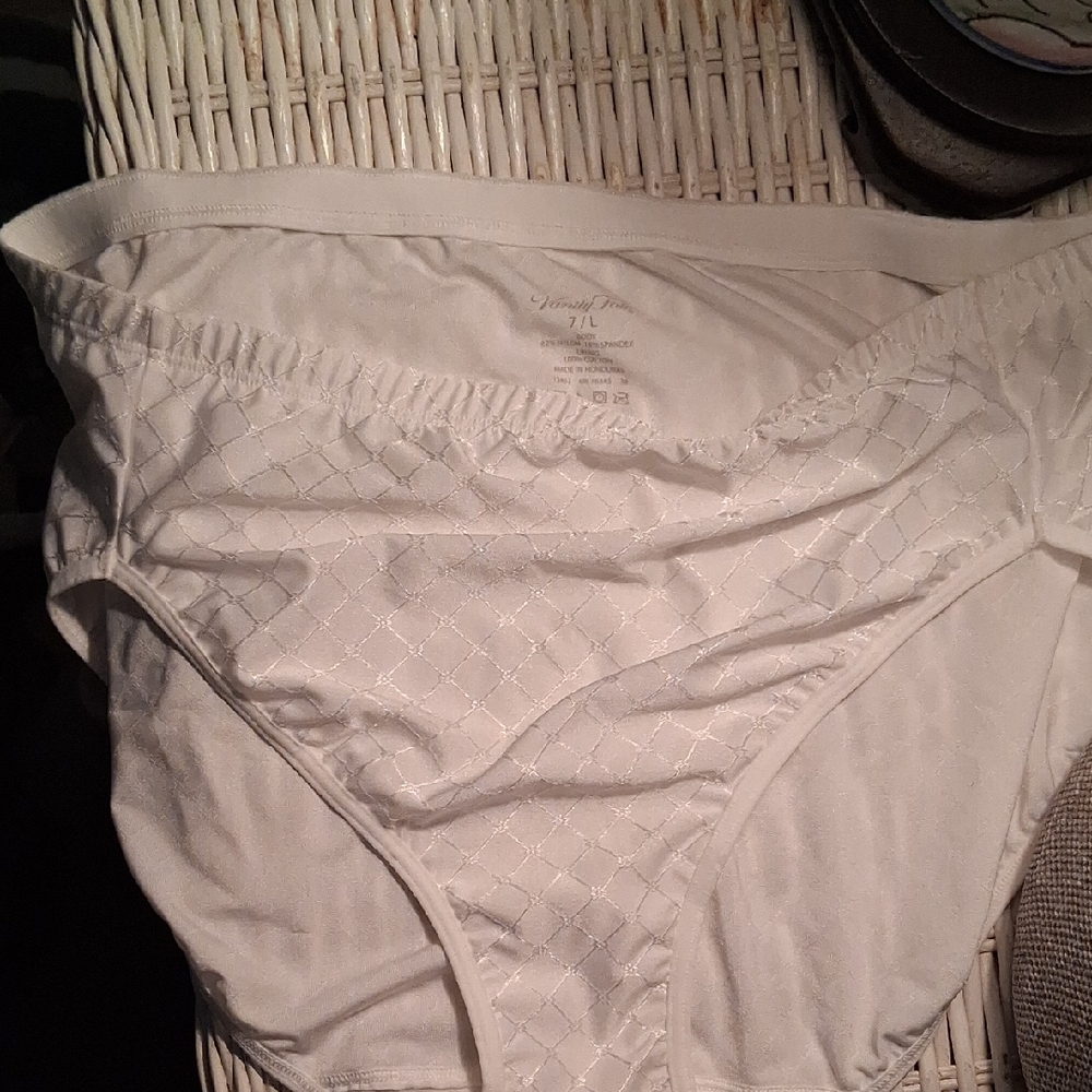 Vanity Fair White Diamond-Pattern Stretch Briefs
